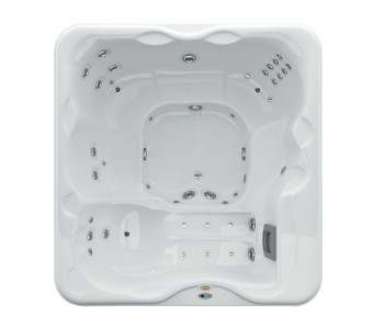 Jacuzzi® Lodge L™ Hot Tub