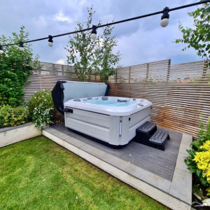 Jacuzzi® J-335IP™ HOT TUB