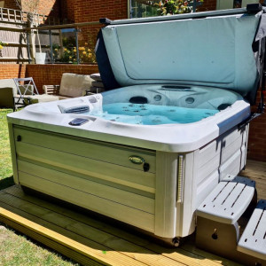Jacuzzi® J-435IP™ HOT TUB