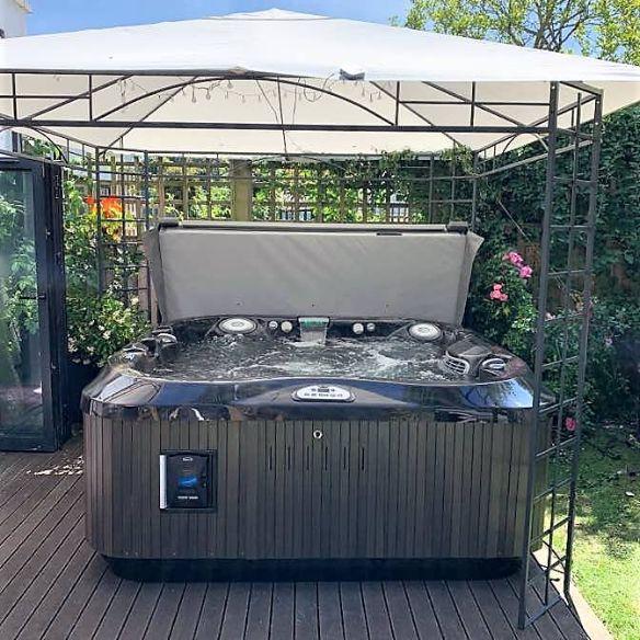 Jacuzzi®J-335 Jacuzzi®J-335
