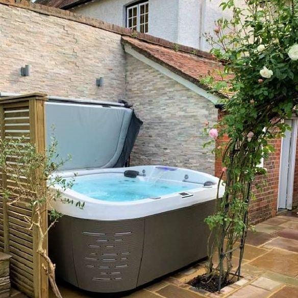 Jacuzzi®J-575 Jacuzzi®J-575