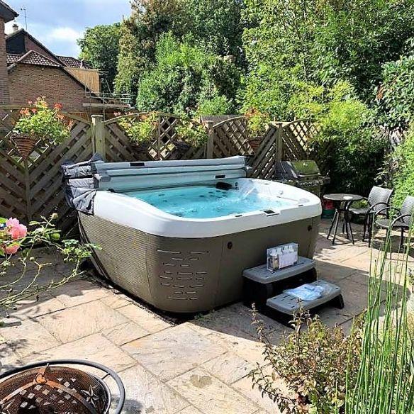 Jacuzzi®J-575 Jacuzzi®J-575