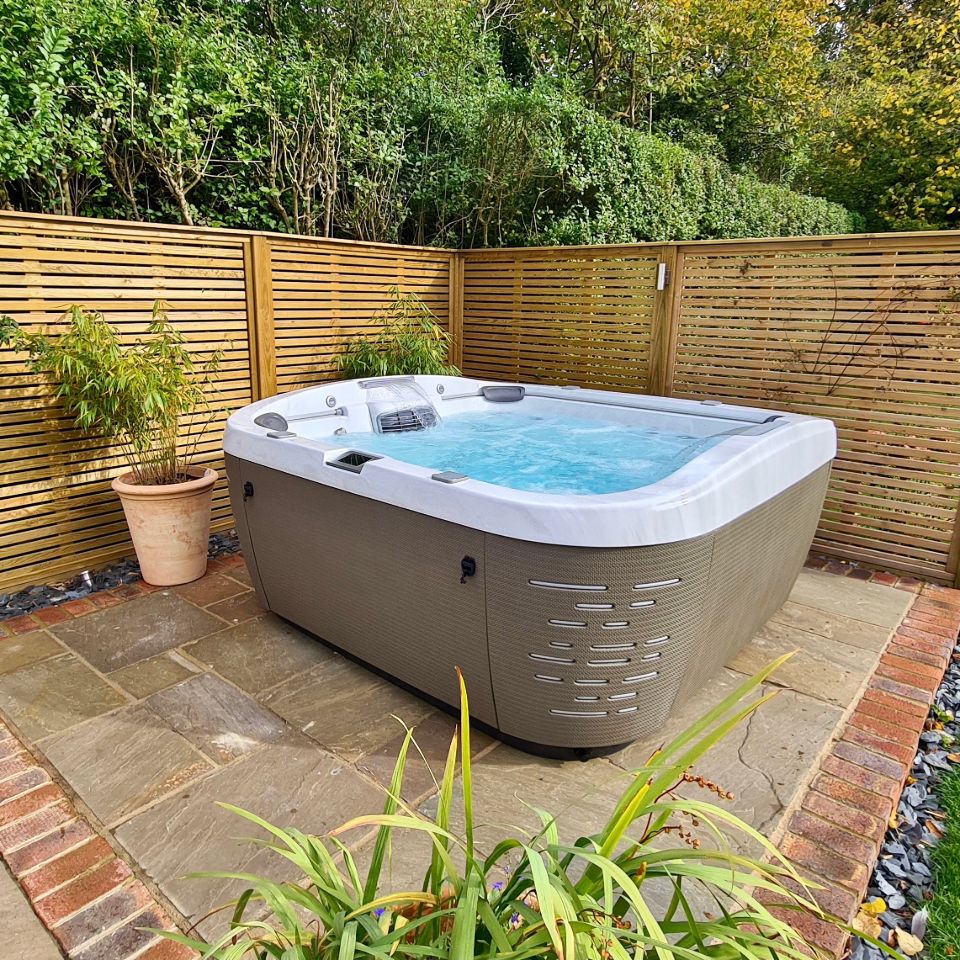J585 Woodcote Reading3 2 Reading, Berkshire