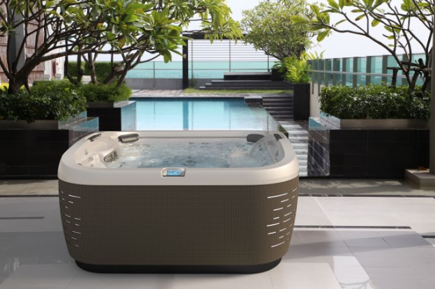 Social Hottub2x Verandas