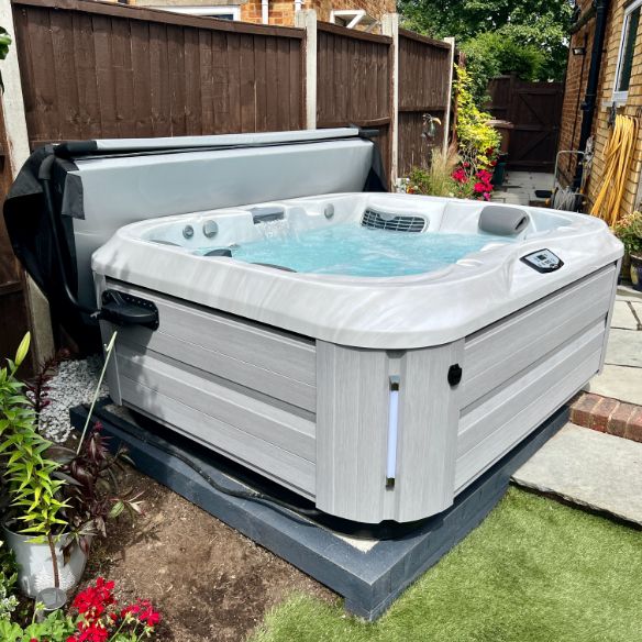 Jacuzzi® J-315 Jacuzzi® J-315