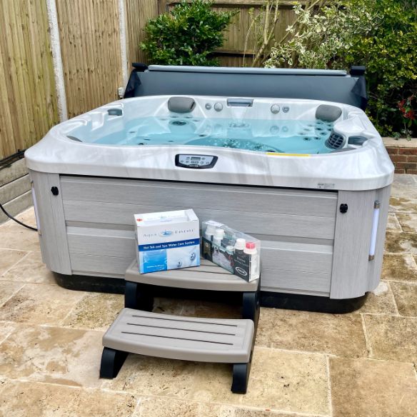 Jacuzzi® J-335 Jacuzzi® J-335