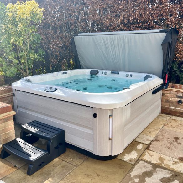 Jacuzzi® J-375 Jacuzzi® J-375