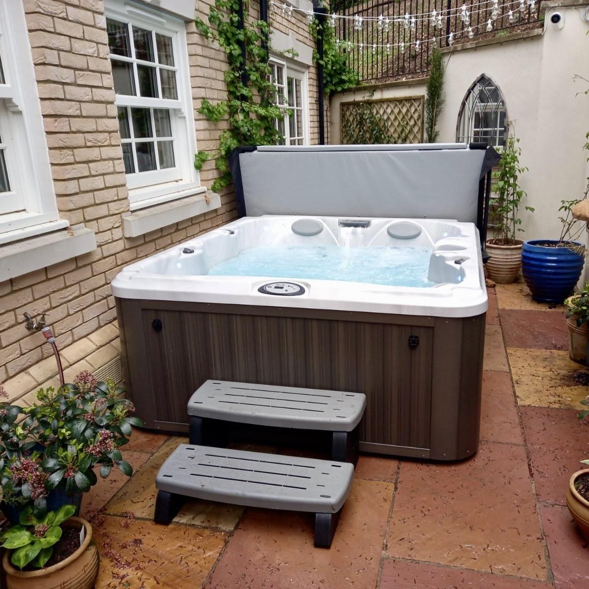 JACUZZI® J225™IP