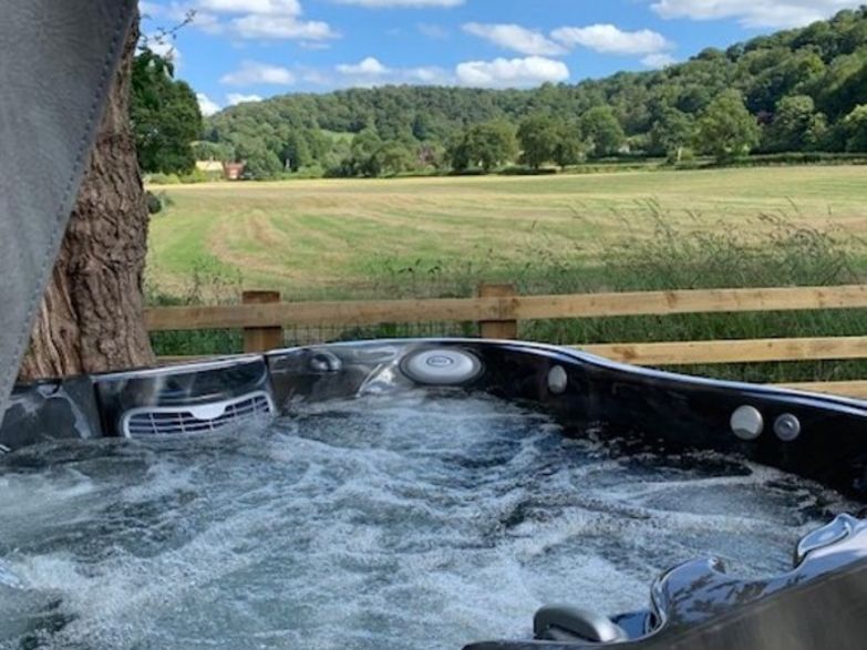 Jacuzzi Hot Tub Thumbnail